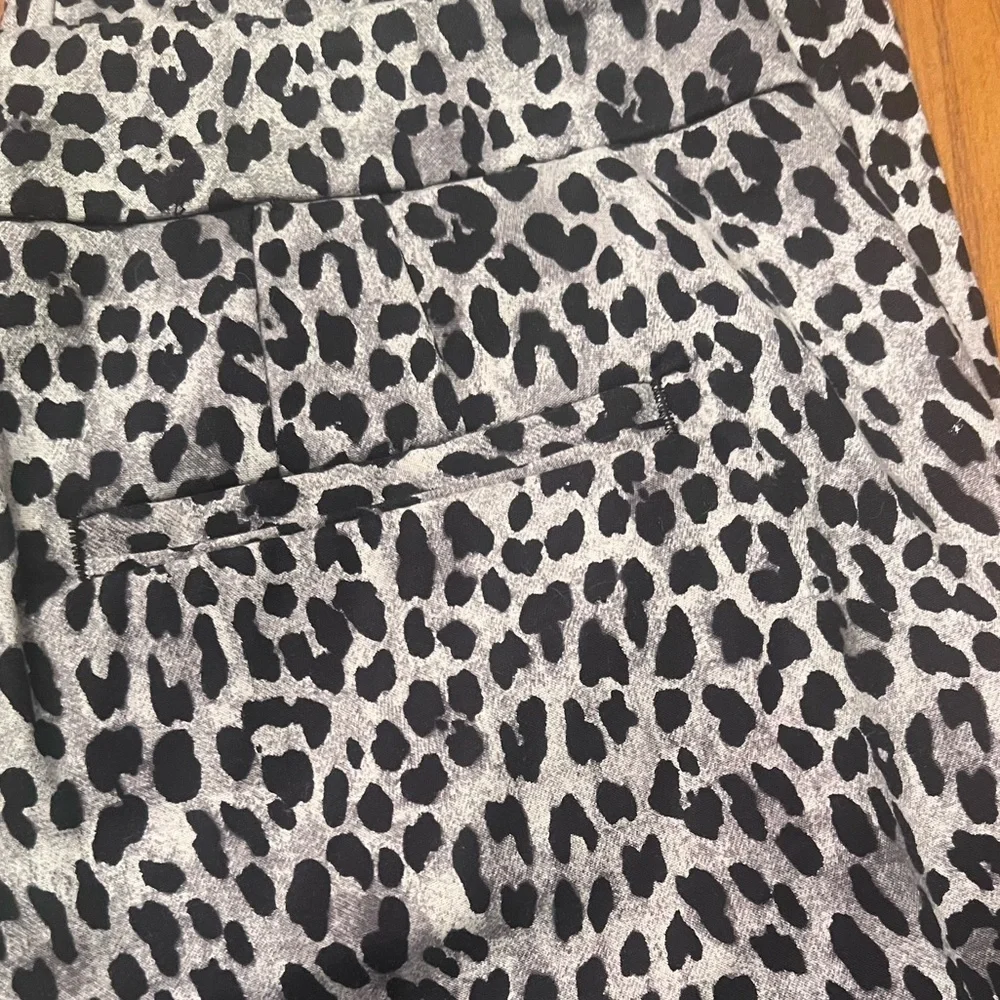 White House Black Market Black & Gray Leopard Print Slim Ankle Pants‎ Size 4R